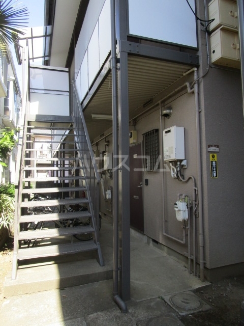 23/30 エントランス