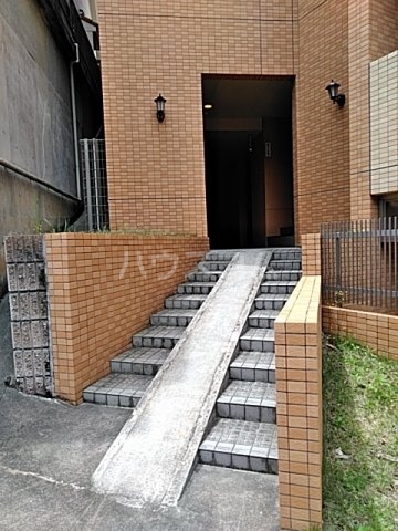 25/30 エントランス