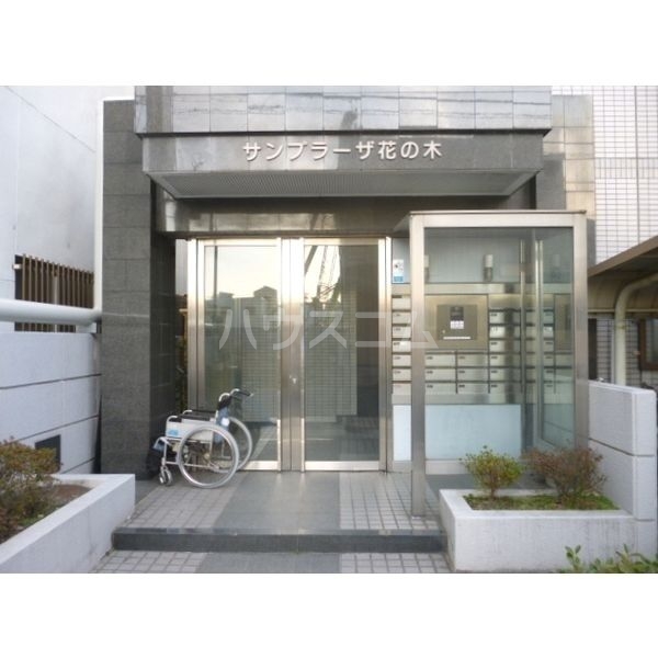 16/18 エントランス