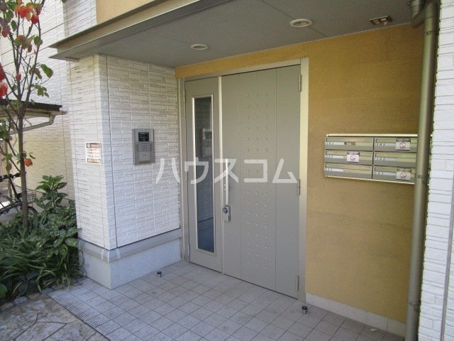 16/23 エントランス