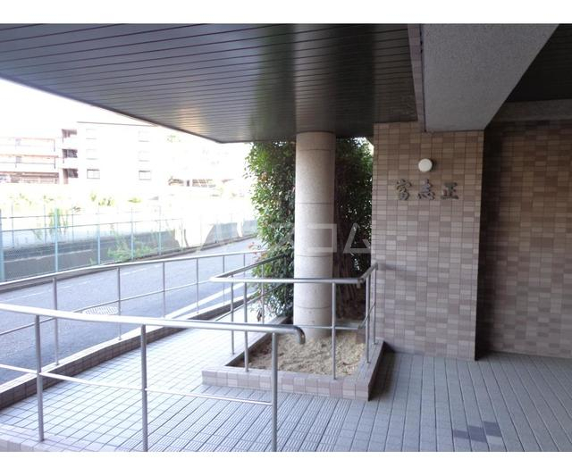 21/30 エントランス