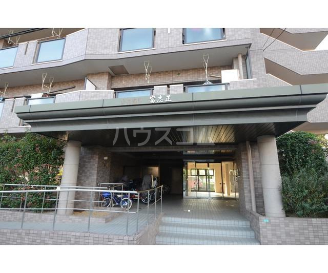 22/30 エントランス