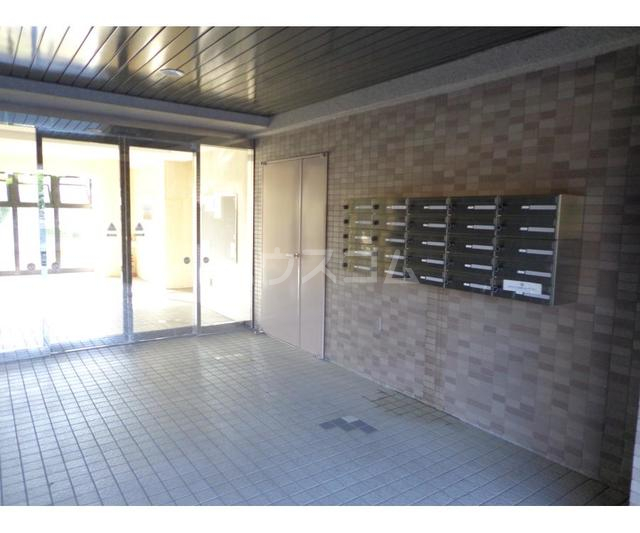 23/30 エントランス