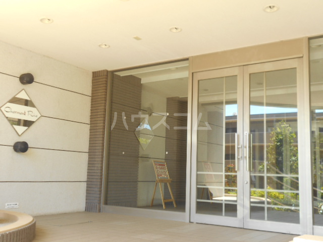 24/30 エントランス