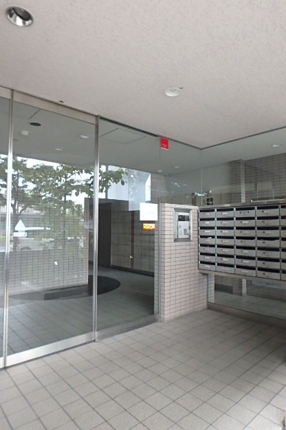 23/30 エントランス