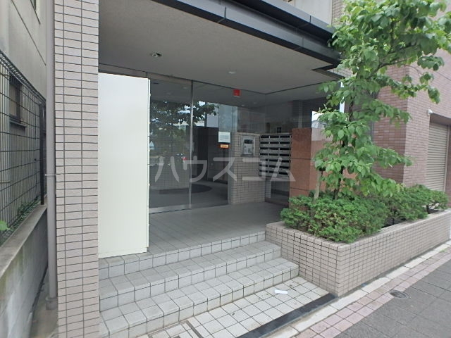 21/30 エントランス