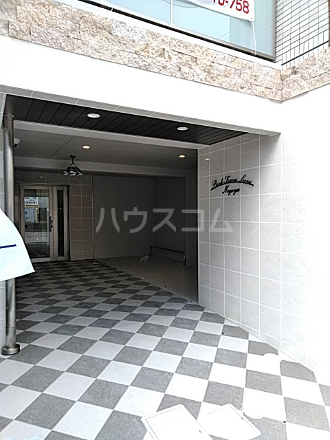 29/30 エントランス