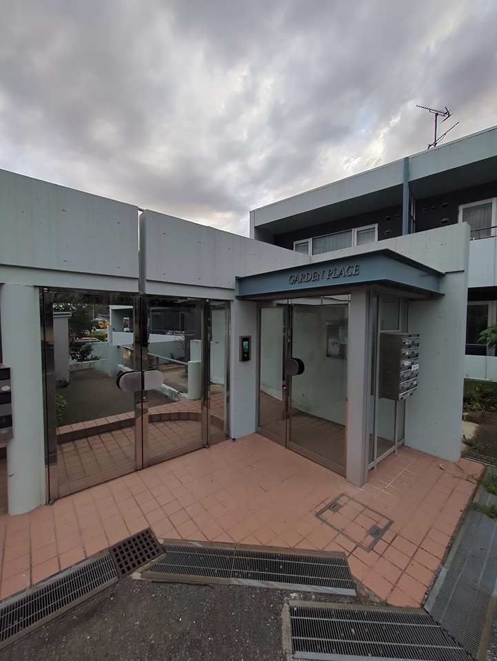 26/30 エントランス