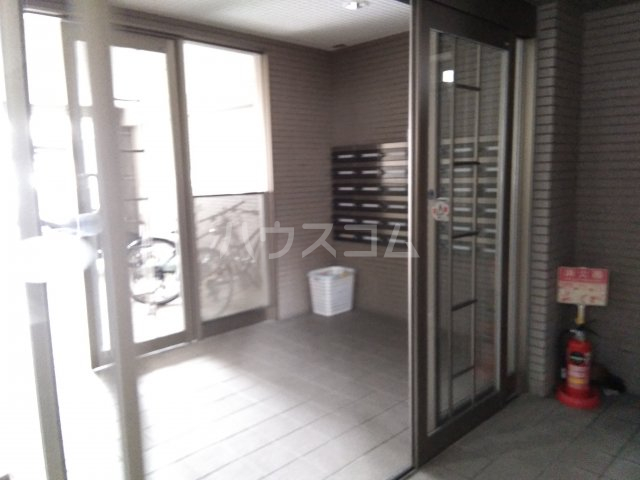 19/27 エントランス