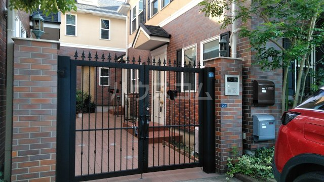 27/30 エントランス