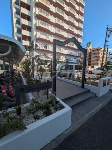 28/30 エントランス