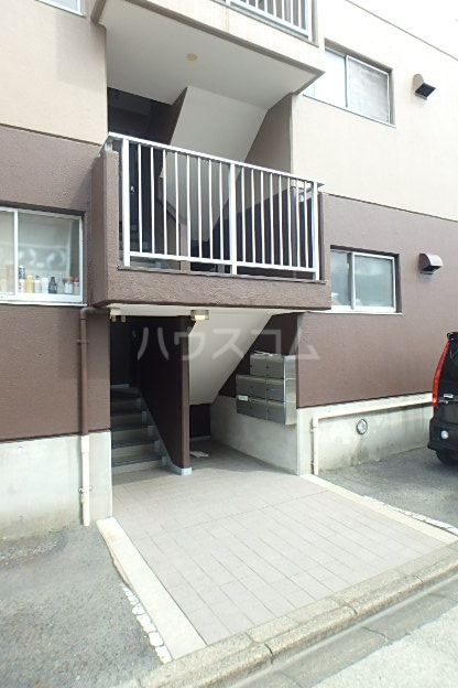 18/26 エントランス