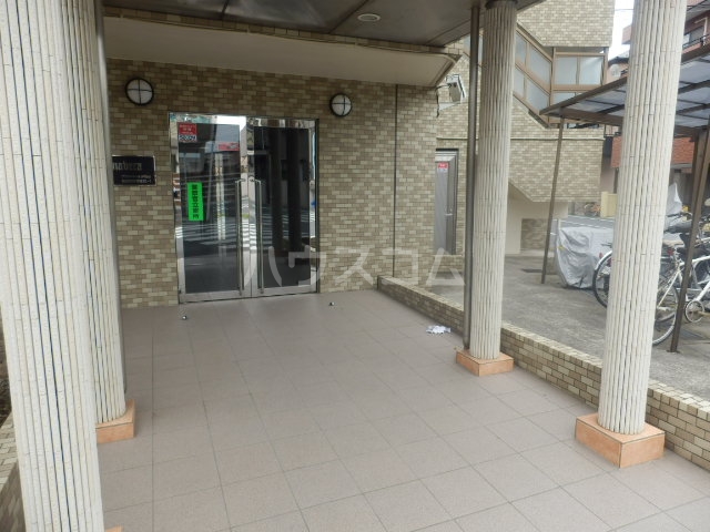 20/30 エントランス