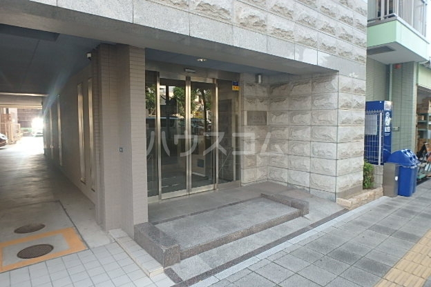 16/21 エントランス