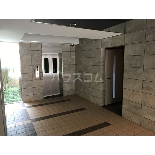 18/25 エントランス