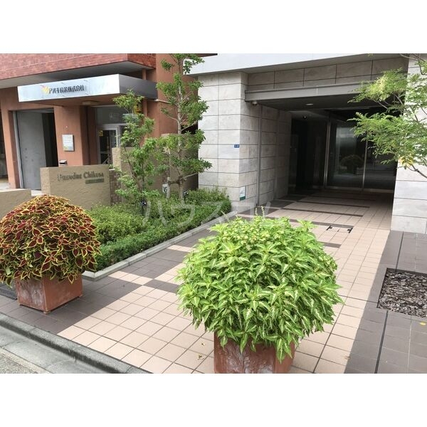 22/28 エントランス