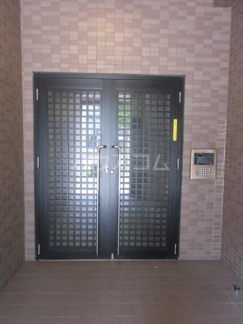 19/23 エントランス