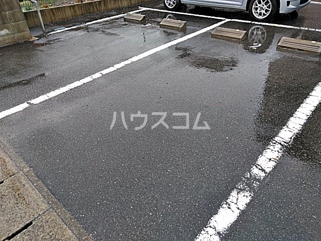 27/30 駐車場