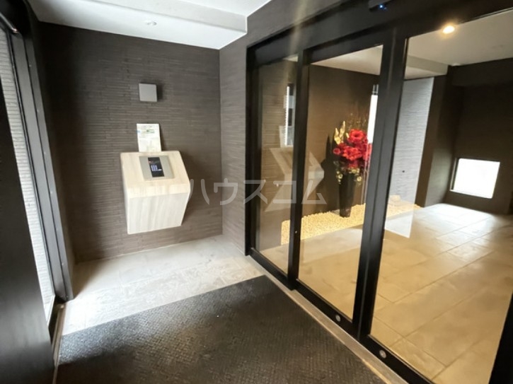 19/27 エントランス