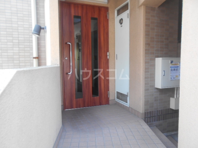 22/30 エントランス