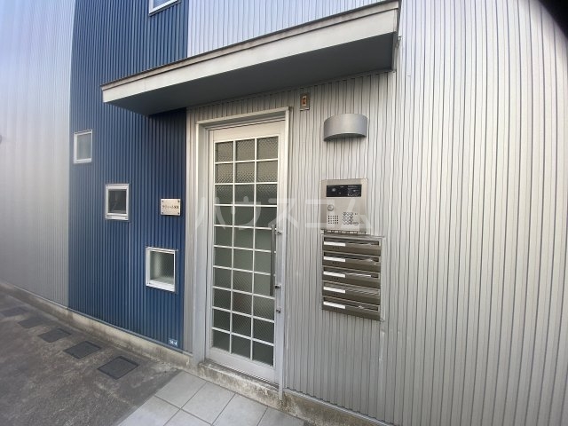 24/30 エントランス