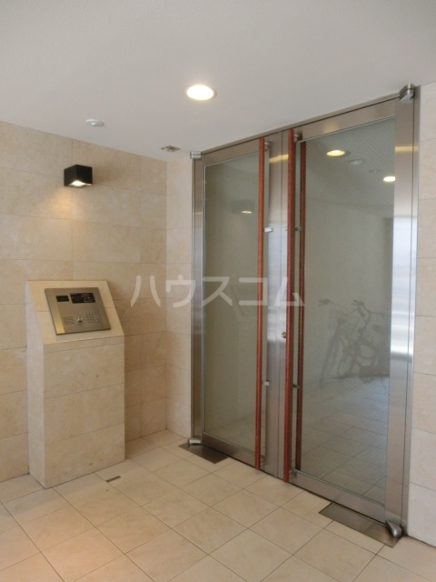 18/21 エントランス