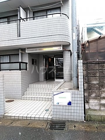 23/30 エントランス