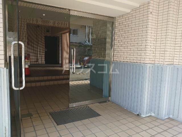 28/30 エントランス