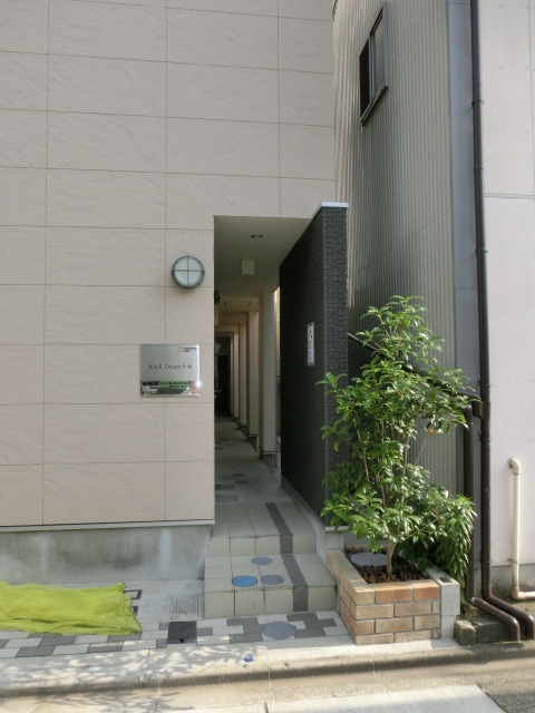 13/17 エントランス