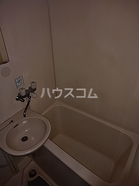 13/30 浴室
