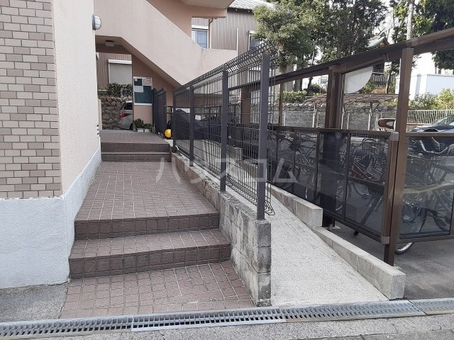 26/30 エントランス