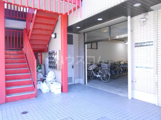 17/23 エントランス