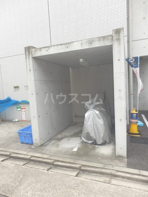 23/30 エントランス