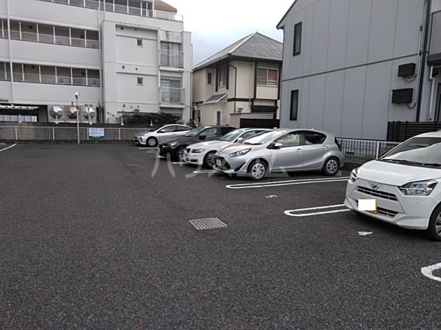 20/28 駐車場