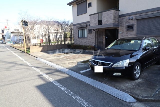23/30 駐車場