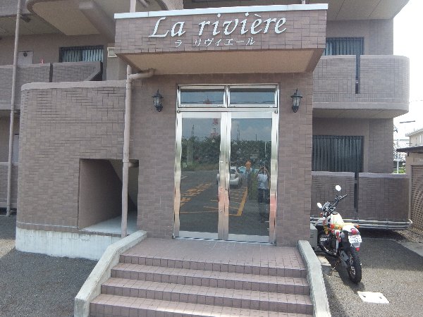 21/27 エントランス