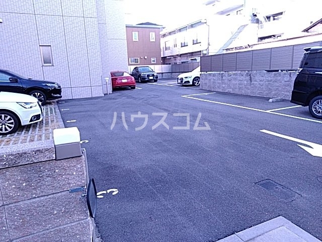 13/16 駐車場