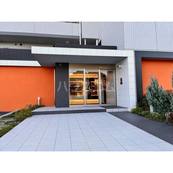 16/23 エントランス