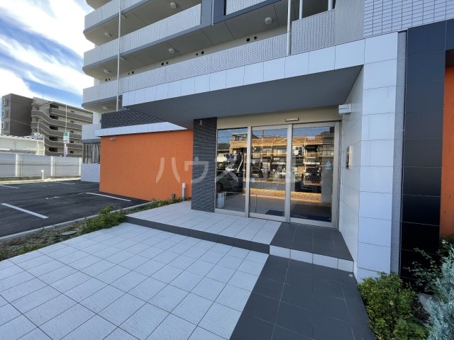 18/23 エントランス