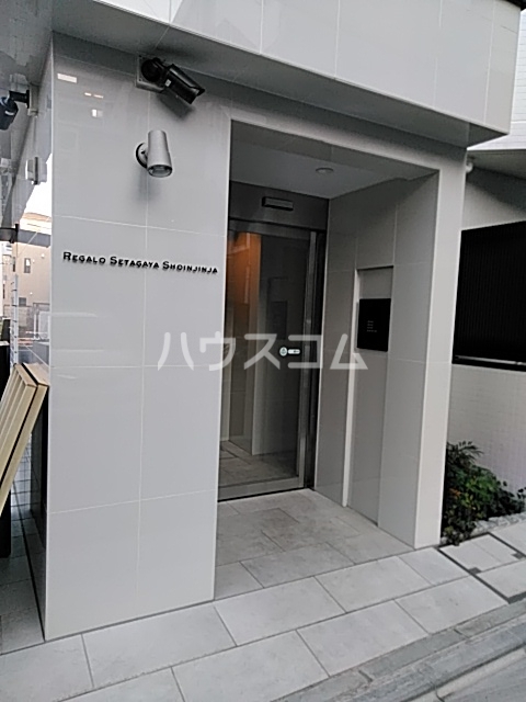 21/30 エントランス