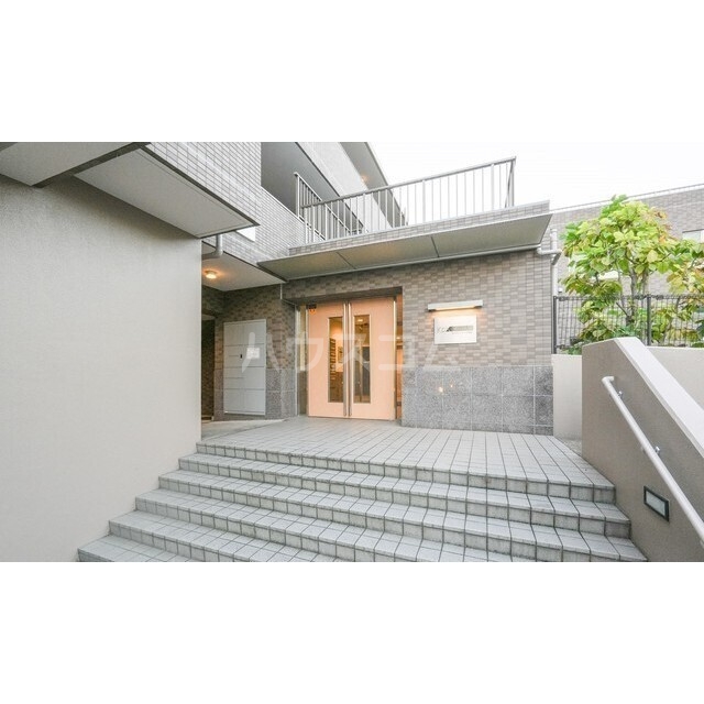 17/26 エントランス