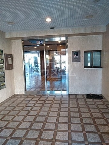 23/30 エントランス