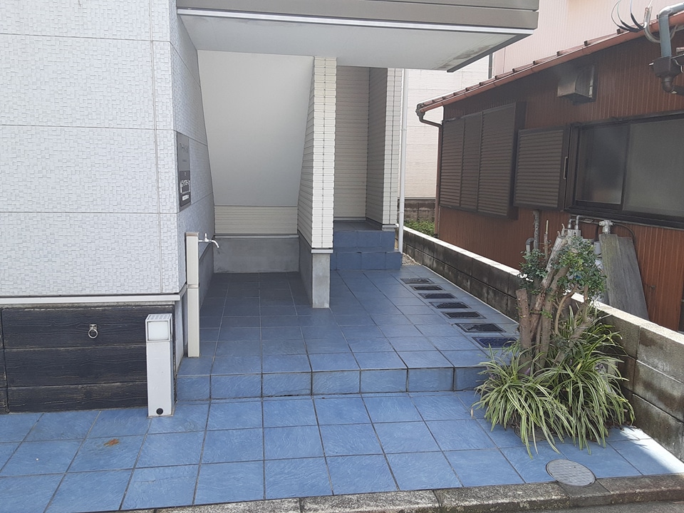 22/30 エントランス