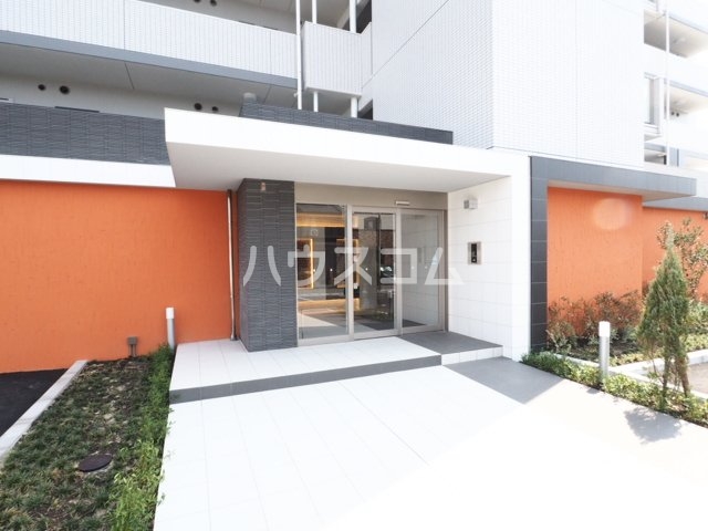 28/30 エントランス