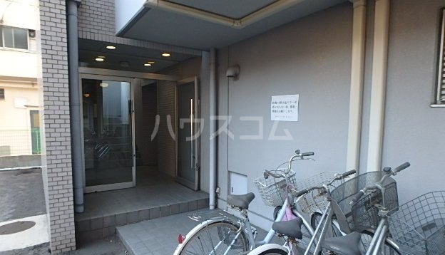 20/30 エントランス