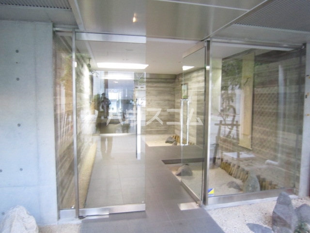 18/28 エントランス