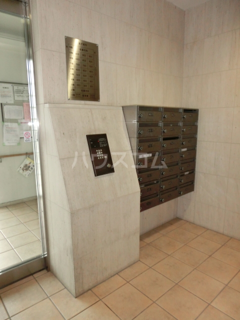 21/25 エントランス