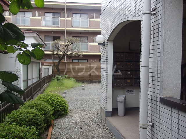 21/30 エントランス