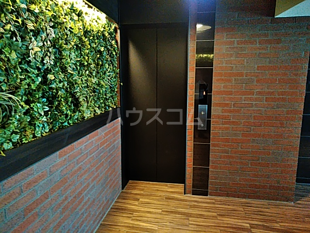 24/28 エントランス