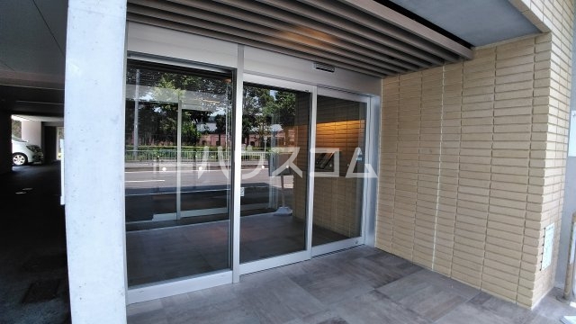 23/29 エントランス